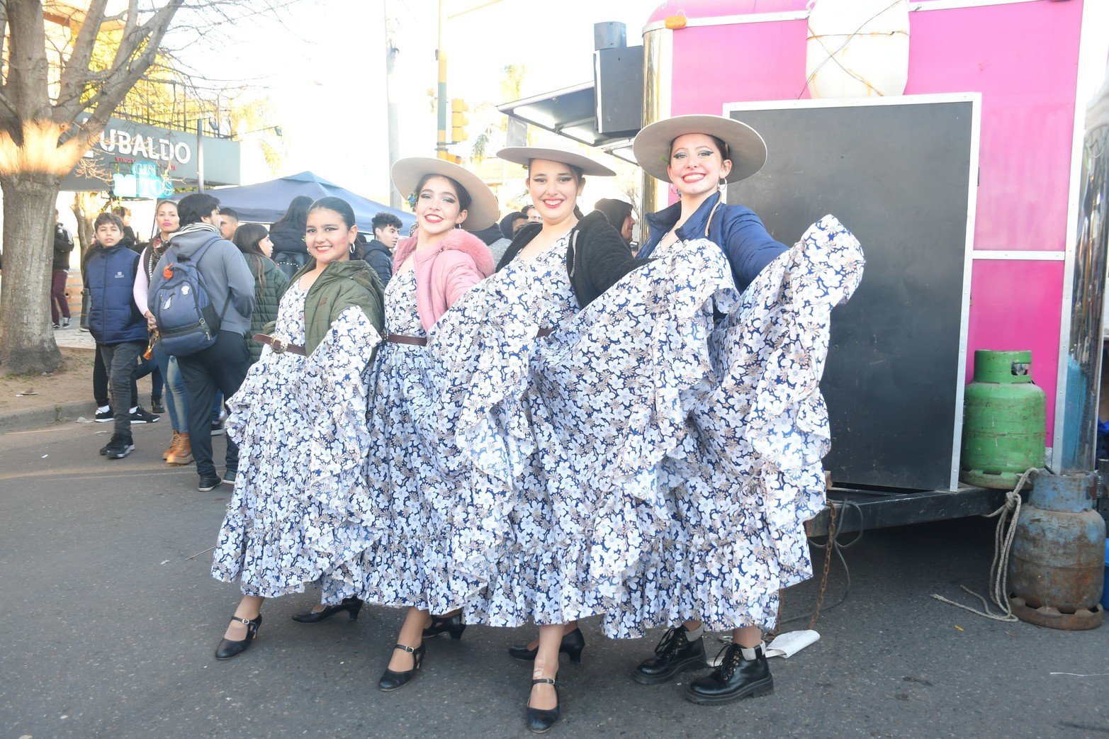 Bailarinas tras su actuación