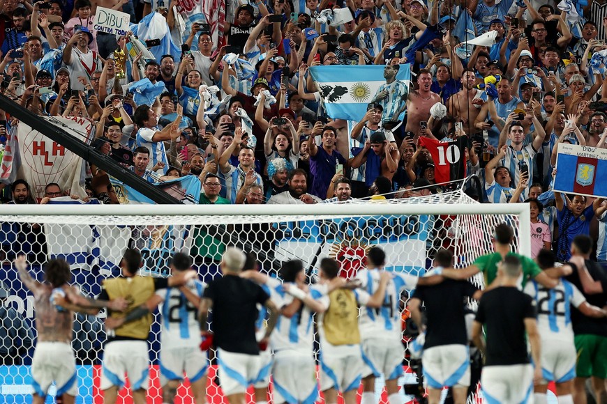 Soccer Football - Copa America 2024 - Semi Final - Argentina v Canada - MetLife Stadium, East Rutherford, New Jersey, United States - July 9, 2024
Argentina players celebrate after the match with fans REUTERS/Agustin Marcarian