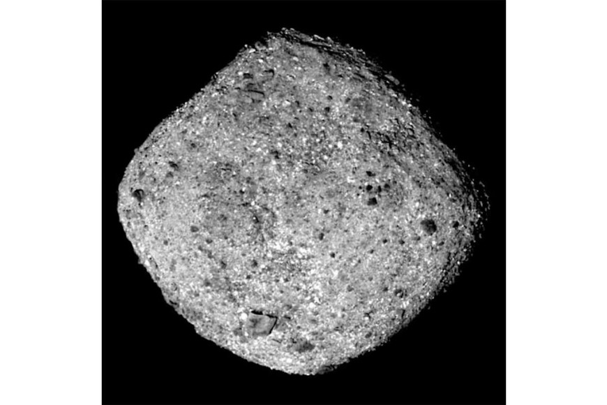 El asteroide Bennu es un apilado de rocas con un eje mayor de 565 metros, aquí visto desde una distancia de 80 km por la misión OSIRIS-REx. NASA/Goddard/University of Arizona, CC BY-SA