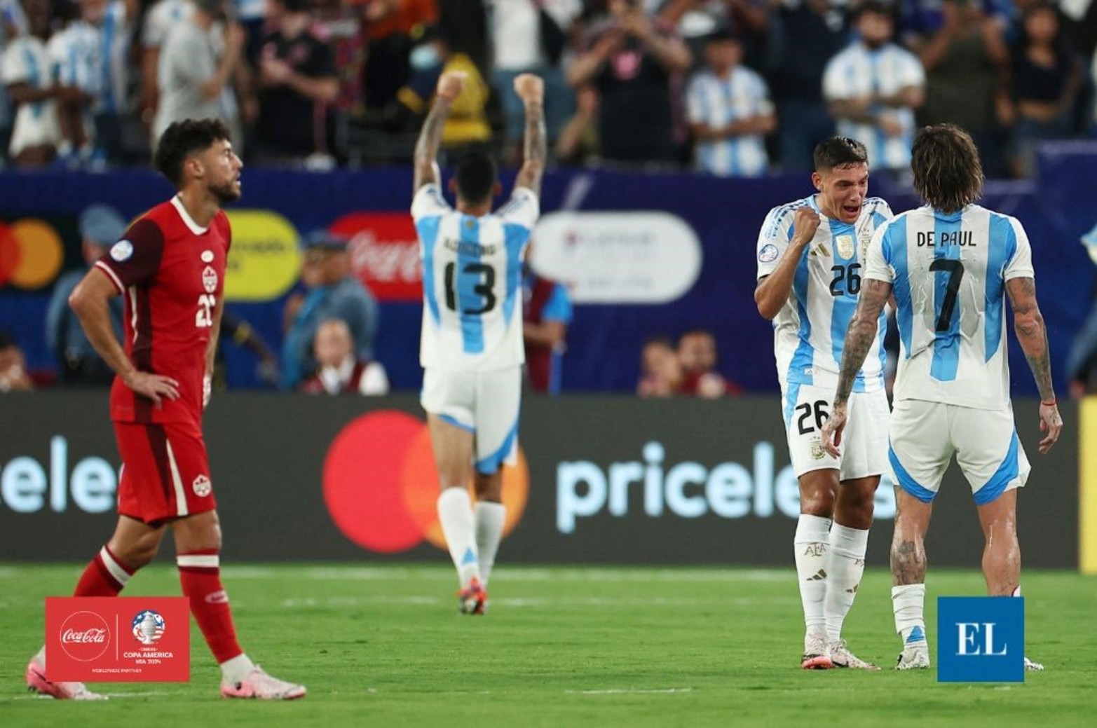 Festejos al final del encuentro. Argentina finalista!