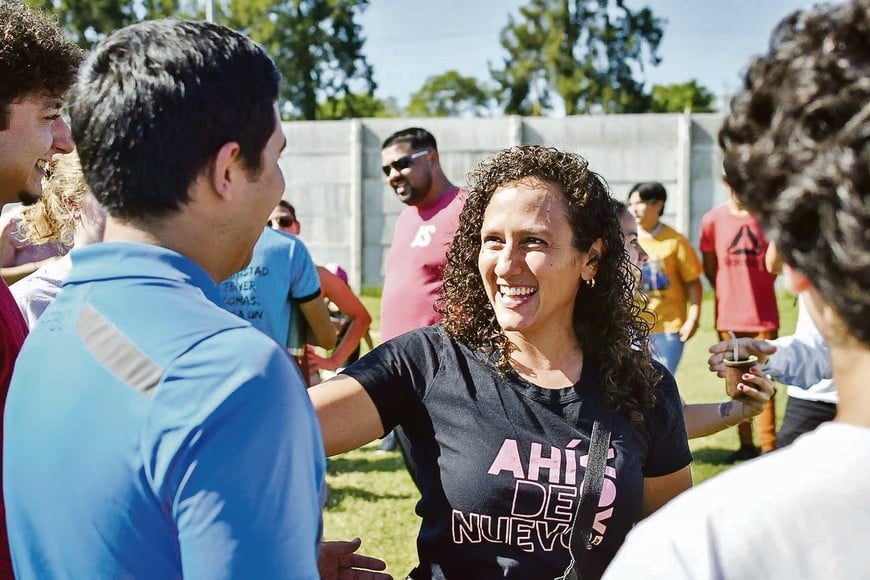 Laura Mondino visitó el Club Centenario.