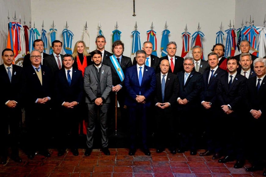 La foto que buscaba el gobierno junto a gobernadores.