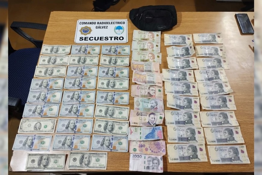 El dinero de moneda extranjera secuestrado por el Comando galvense.