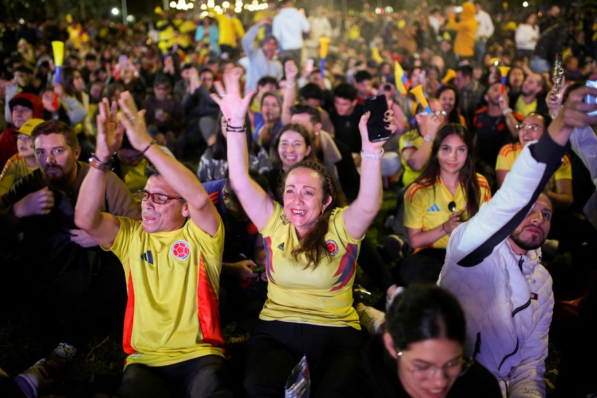 Fans react to the Copa America semi-final match between Colombia and Uruguay, at Parque de la 93, in Bogota, Colombia July 10, 2024. REUTERS/Luisa Gonzalez