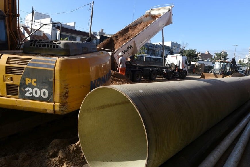 Cada tramo tiene unos 14 metros de largo y un peso de dos toneladas. Foto: Mauricio Garín