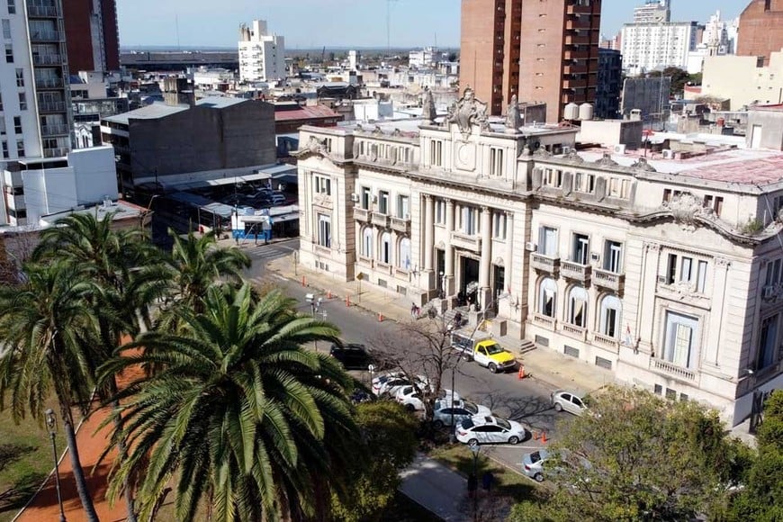 La sede del Ministerio de Seguridad, donde un importante número de agentes tienen licencias por causas traumatológicas, explicada por la mayor presencia en las calles de personal policial. Foto: Fernando Nicola