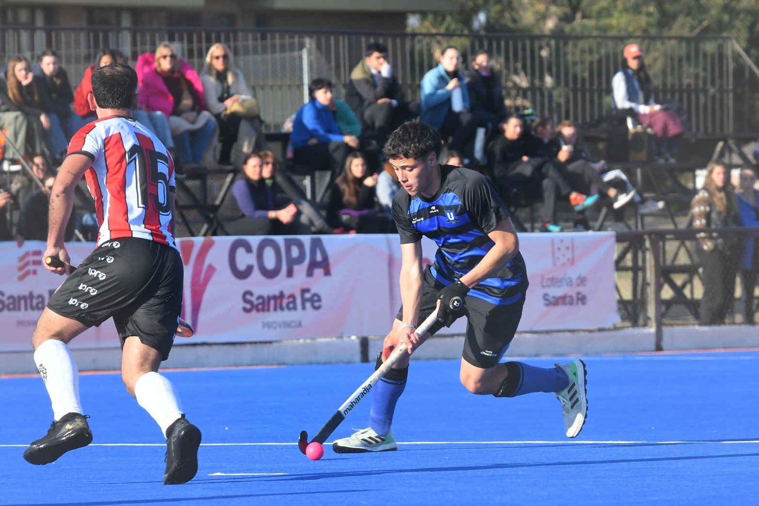 Este sábado se jugó cuartos y semifinal de la Copa Santa Fe en hockey. Universitario goleó a 9 de Julio de Rafaela en cuartos de final. 