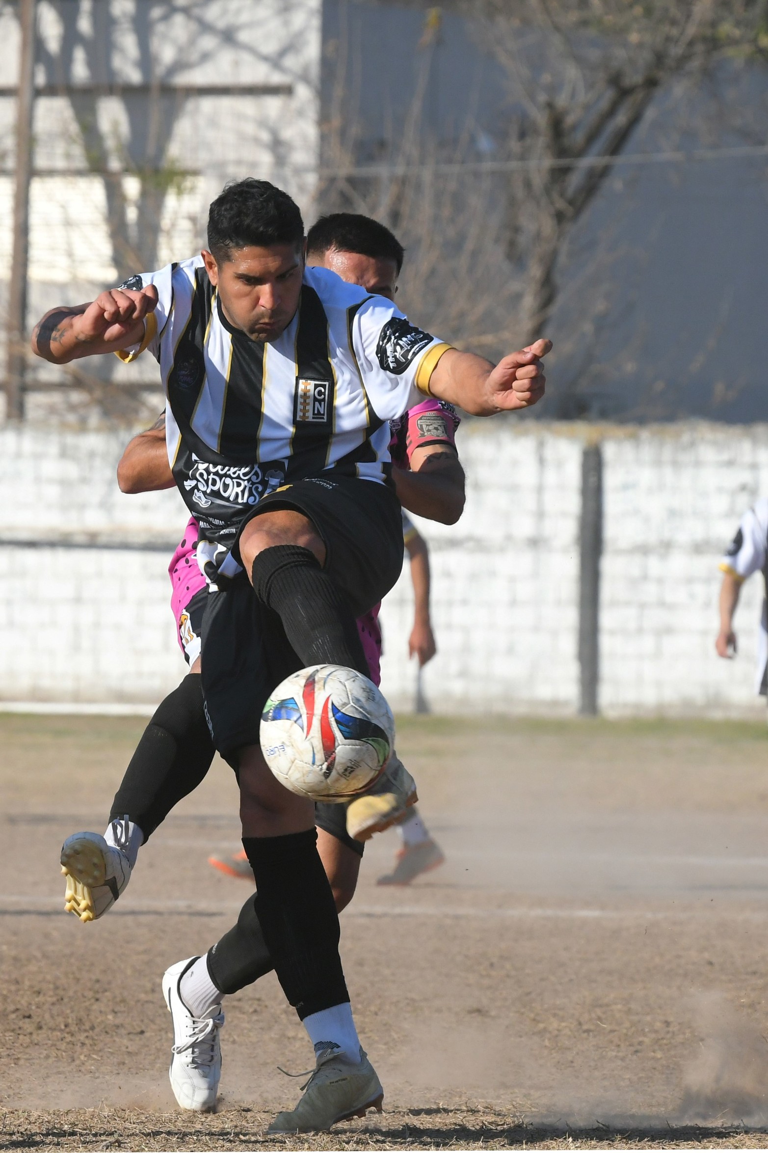 Nacional goleó 4 a 0 a Santa Rosa y se mantiene arriba en la tabla de posiciones la categoría B de la liga santafesina de fútbol.