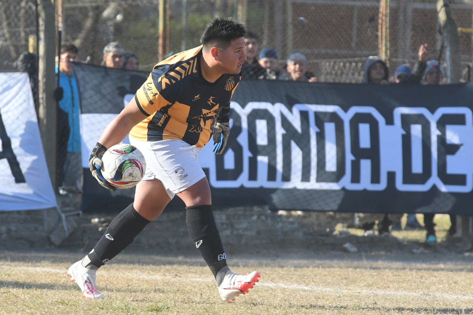 Nacional goleó 4 a 0 a Santa Rosa y se mantiene arriba en la tabla de posiciones la categoría B de la liga santafesina de fútbol.