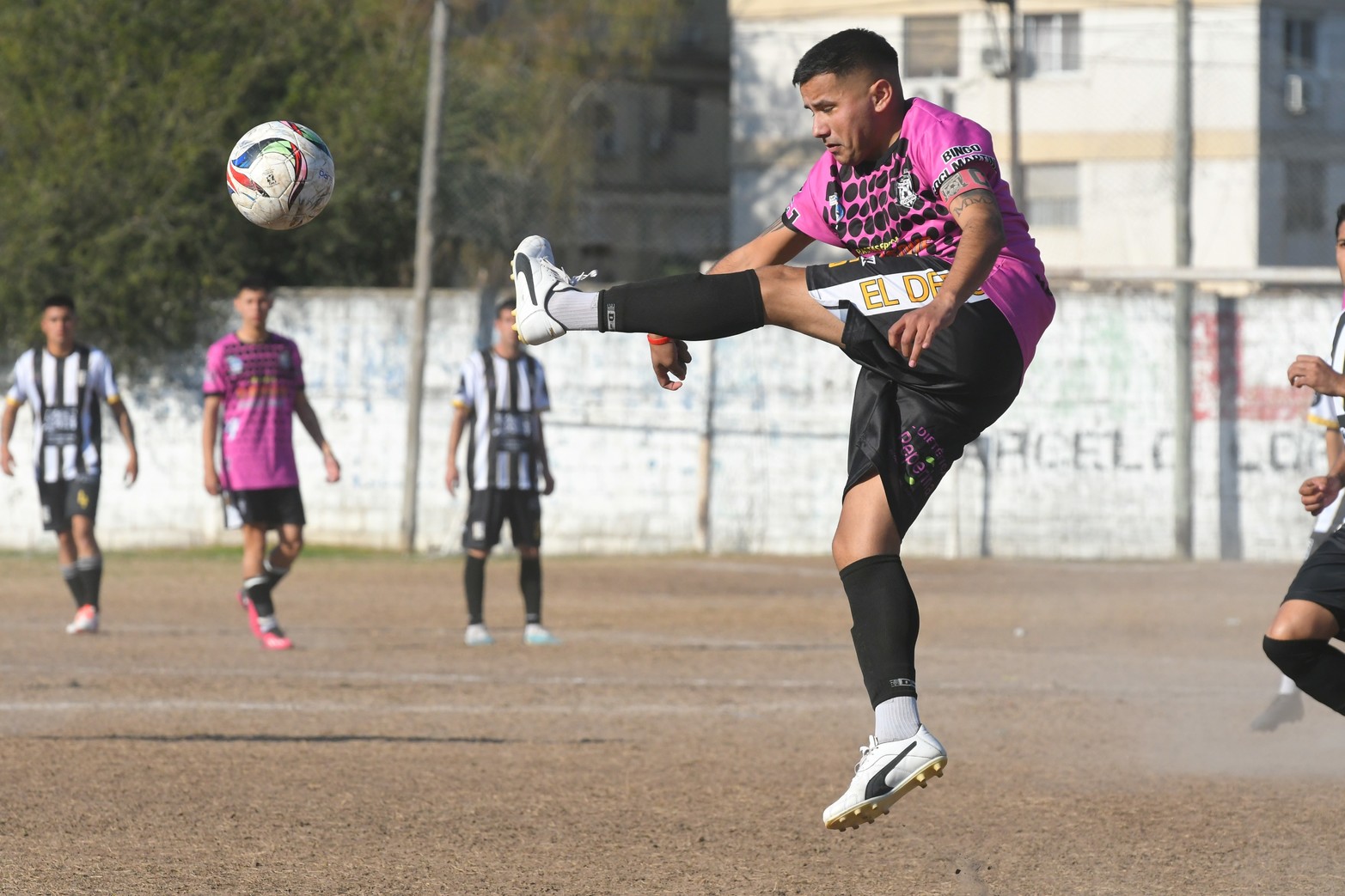 Nacional goleó 4 a 0 a Santa Rosa y se mantiene arriba en la tabla de posiciones la categoría B de la liga santafesina de fútbol.