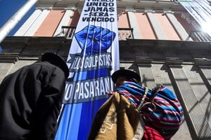 Partidarios de Luis Arce se reúnen en rechazo al fallido golpe de Estado de las fuerzas armadas bolivianas. Crédito: REUTERS.