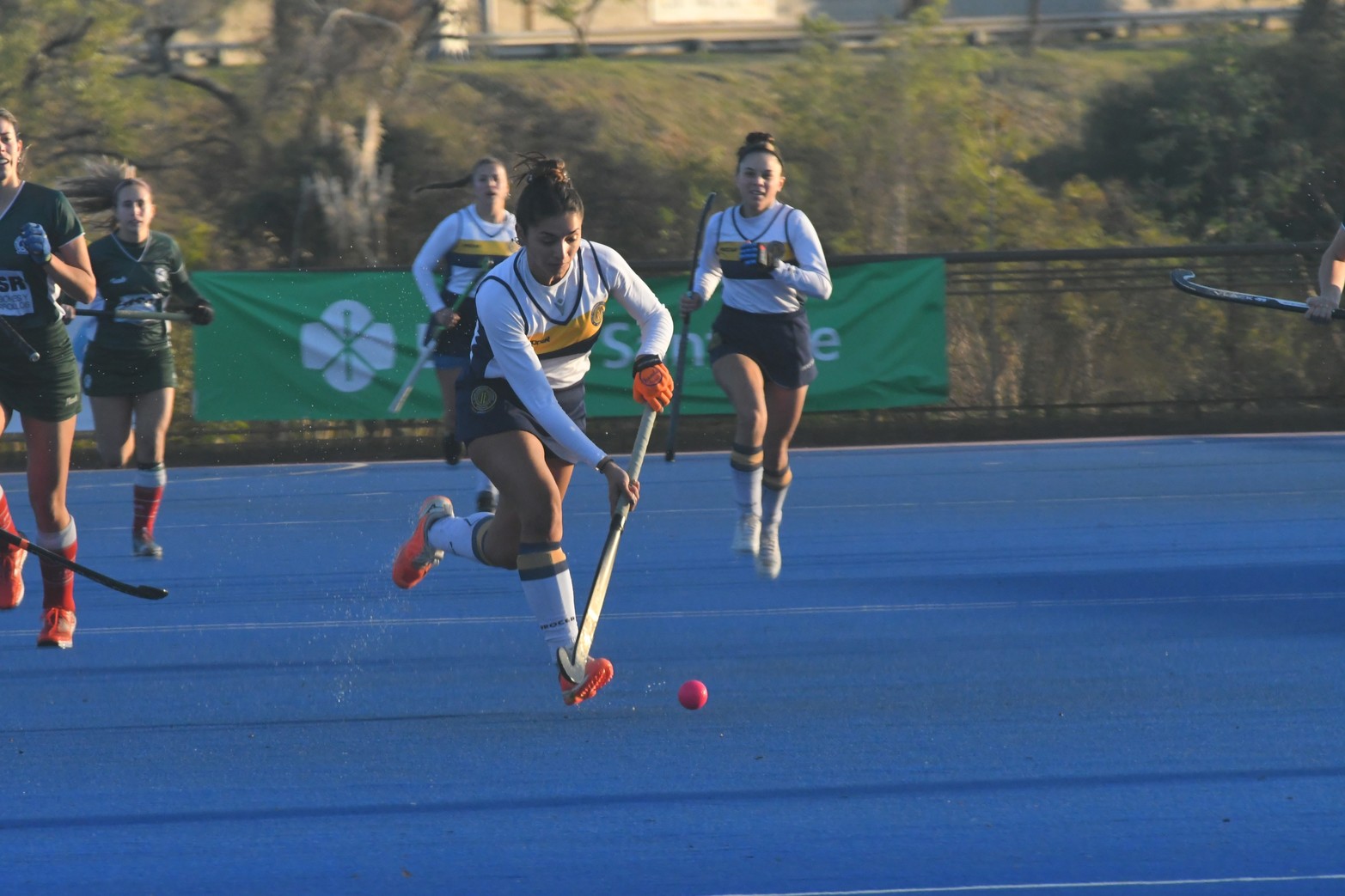 Este sábado se jugaron partidos por cuartos y semifinal del torneo de hockey femenino por la Copa Santa Fe