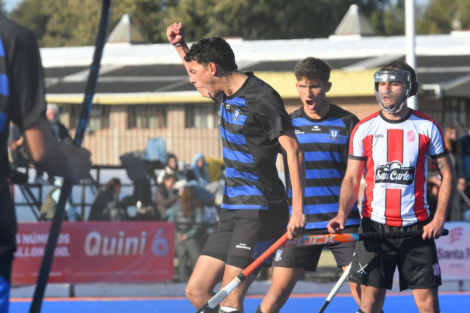 Este sábado se jugó cuartos y semifinal de la Copa Santa Fe en hockey. Universitario goleó a 9 de Julio de Rafaela en cuartos de final. 