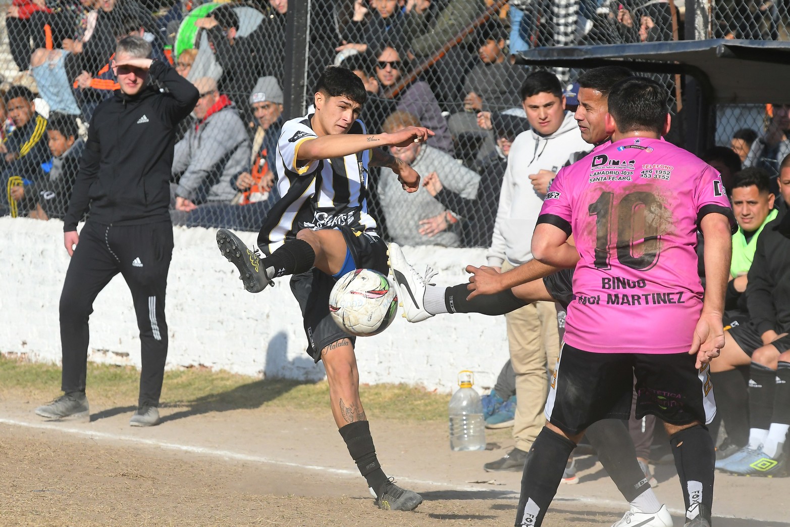 Nacional goleó 4 a 0 a Santa Rosa y se mantiene arriba en la tabla de posiciones la categoría B de la liga santafesina de fútbol.