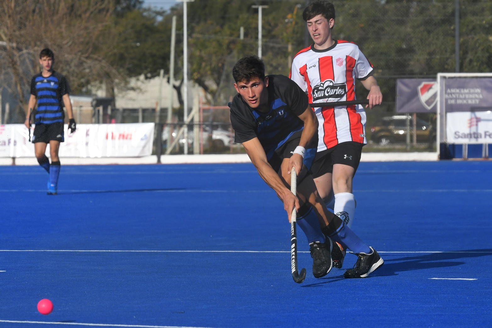 Este sábado se jugó cuartos y semifinal de la Copa Santa Fe en hockey. Universitario goleó a 9 de Julio de Rafaela en cuartos de final. 