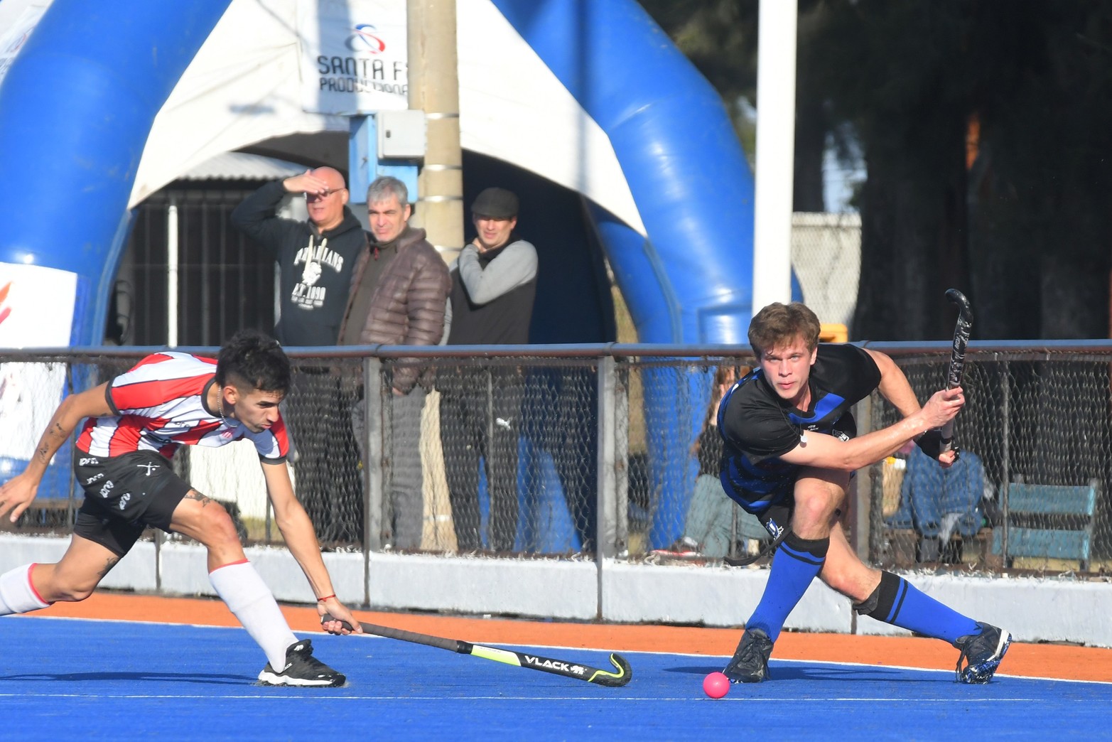 Este sábado se jugó cuartos y semifinal de la Copa Santa Fe en hockey. Universitario goleó a 9 de Julio de Rafaela en cuartos de final. 