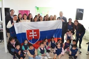 El nuevo Centro de Desarrollo Infantil del barrio Lanceros del Sauce lleva desde hoy el nombre de Eslovaquia.