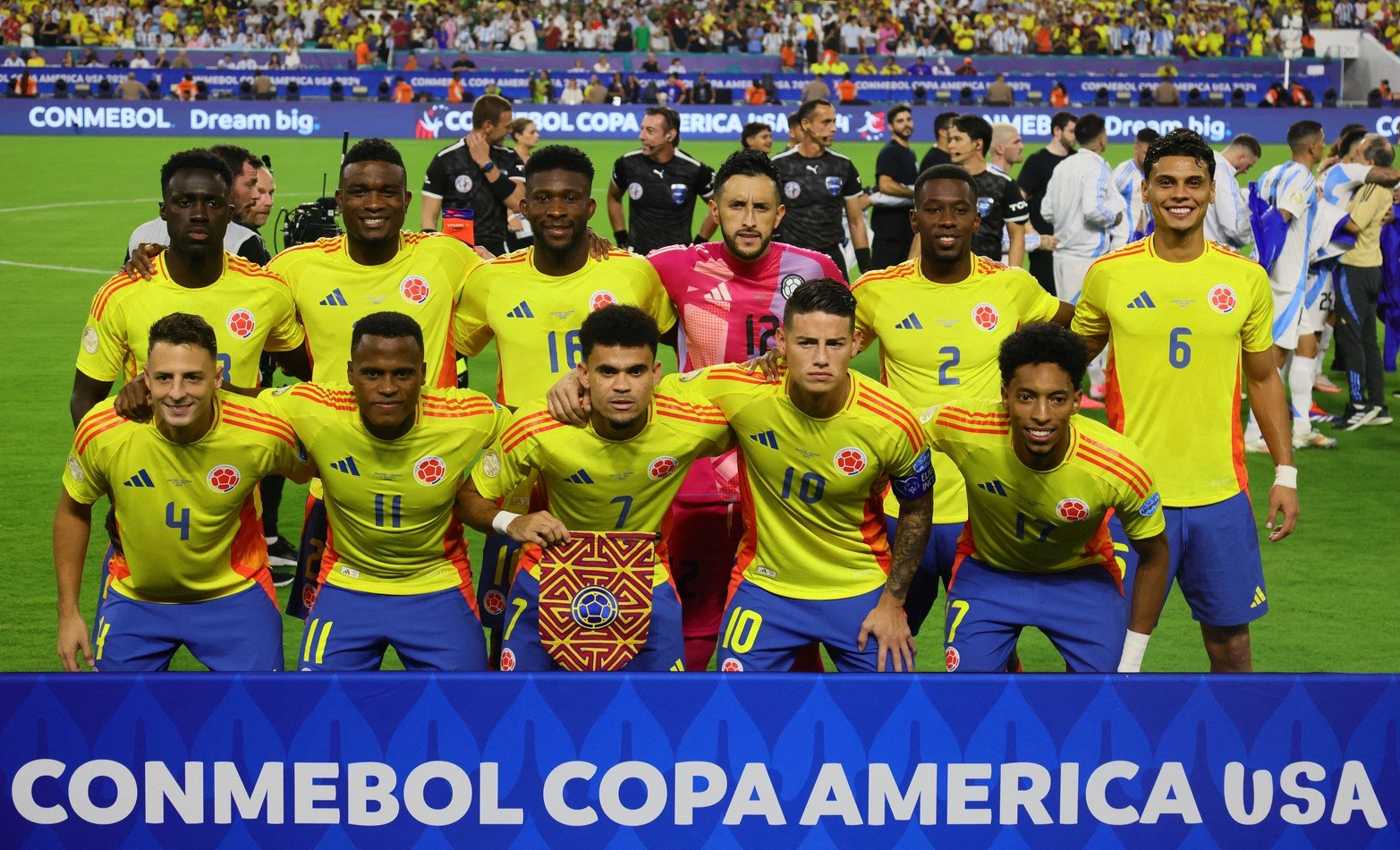El once titular de Colombia en la final.