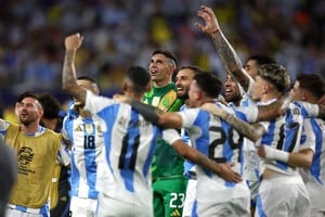 La felicidad de los jugadores argentinos por haber conseguido una nueva Copa América. Créditos: REUTERS.