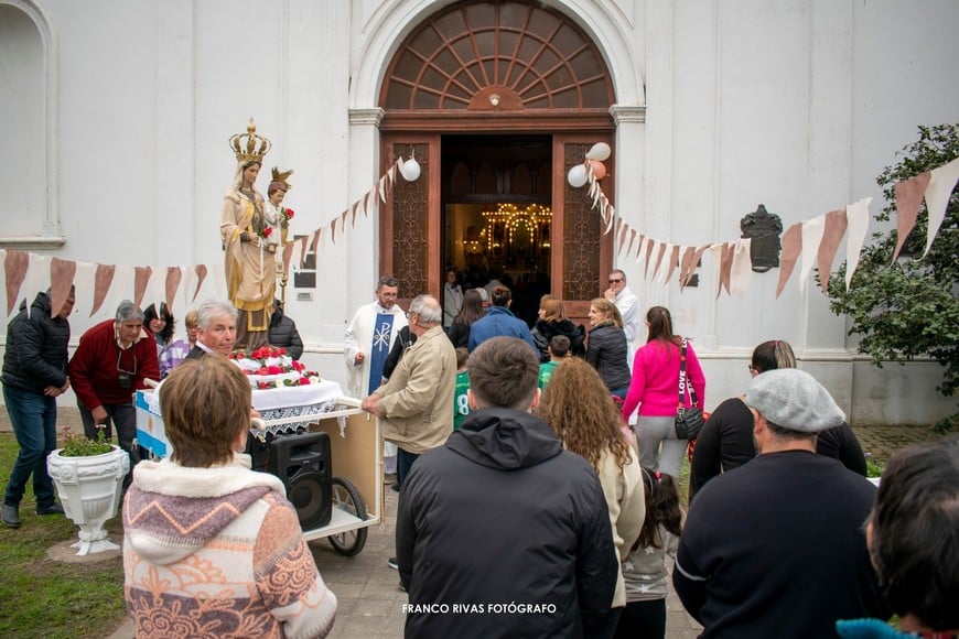 En Pueblo Irigoyen, las autoridades participaron de las fiestas patronales. Crédito Franco Rivas