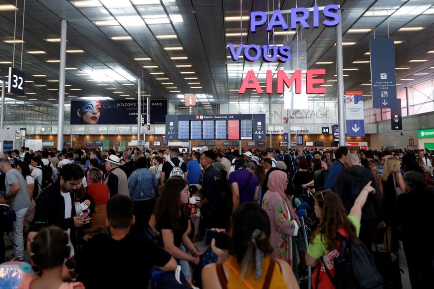 Passengers wait inside the Terminal 3 as operations have been disrupted following a global IT issue,  at Orly Airport near Paris, France July 19, 2024. REUTERS/Abdul Saboor