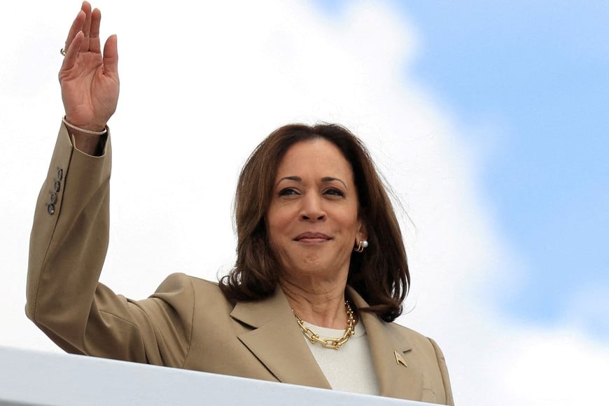 FILE PHOTO: U.S. Vice President Kamala Harris waves as she boards Air Force Two to depart on campaign travel to Philadelphia, Pennsylvania, at Joint Base Andrews, Maryland, U.S., July 13, 2024. REUTERS/Kevin Mohatt     TPX IMAGES OF THE DAY/File Photo