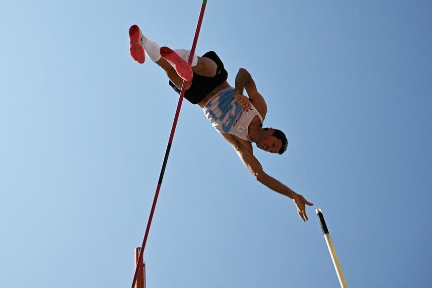 Athletics - World Athletics Championship - Men's Pole Vault Qualification - National Athletics Centre, Budapest, Hungary - August 23, 2023
Argentina's German Chiaraviglio in action during qualifying REUTERS/Dylan Martinez