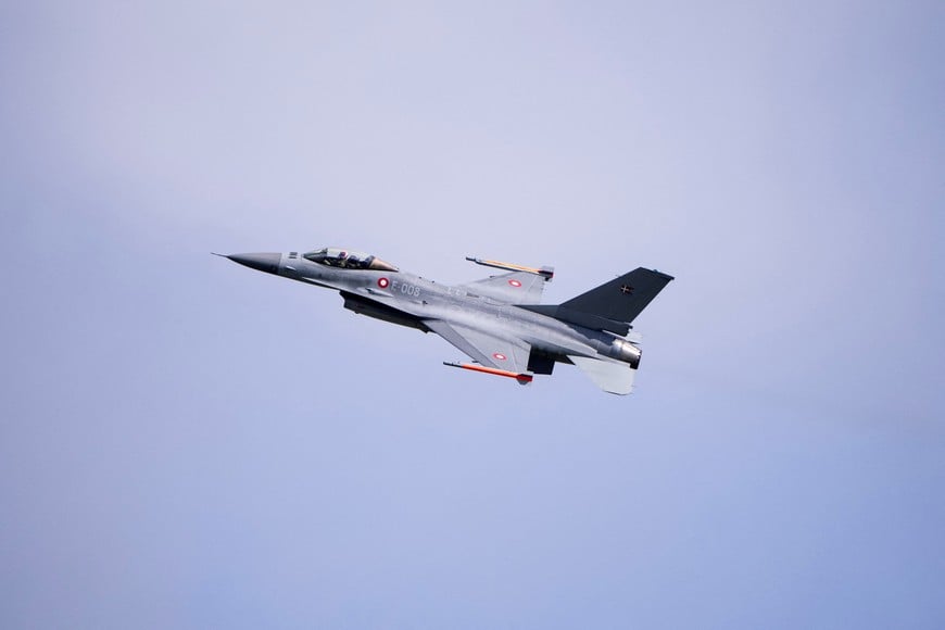 FILE PHOTO: A Danish F-16 aircraft showcases some of its capabilities at a press event at Skrydstrup Airport where Argentina's Defense Minister Luis Alfonso Petri meets with Denmark's Defense Minister Troels Lund Poulsen, in Jutland, Denmark, April 16, 2024.  Ritzau Scanpix/Bo Amstrup via REUTERS    ATTENTION EDITORS - THIS IMAGE WAS PROVIDED BY A THIRD PARTY. DENMARK OUT. NO COMMERCIAL OR EDITORIAL SALES IN DENMARK./File Photo