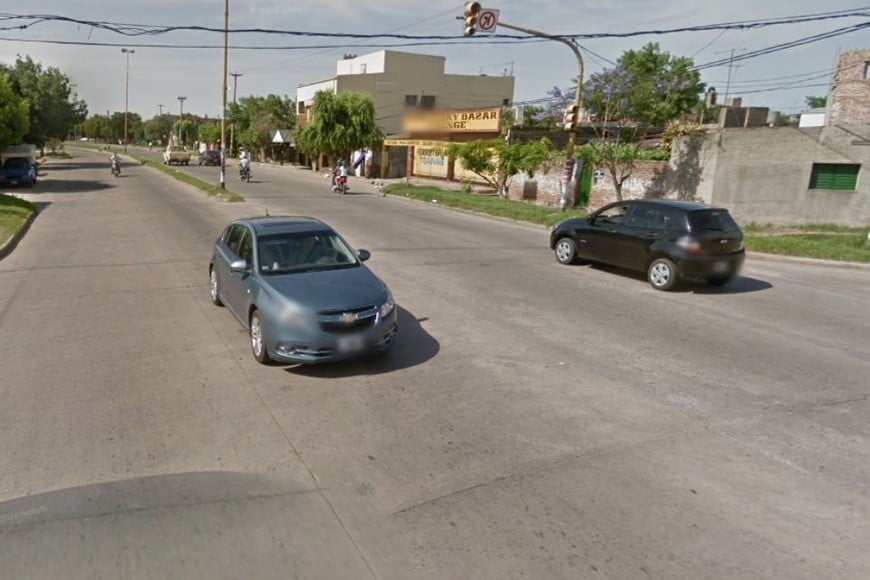 El hecho ocurrió en la intersección de las avenidas Perón y Artigas, en sentido sur.