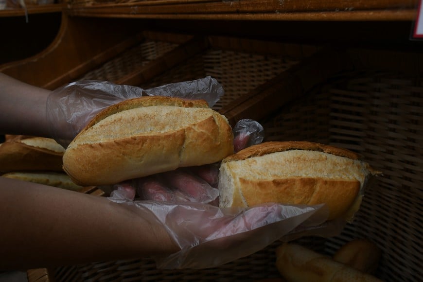 El precio del pan se establece en $1.800 por kilo en Santa Fe y Rosario. Crédito: Flavio Raina.