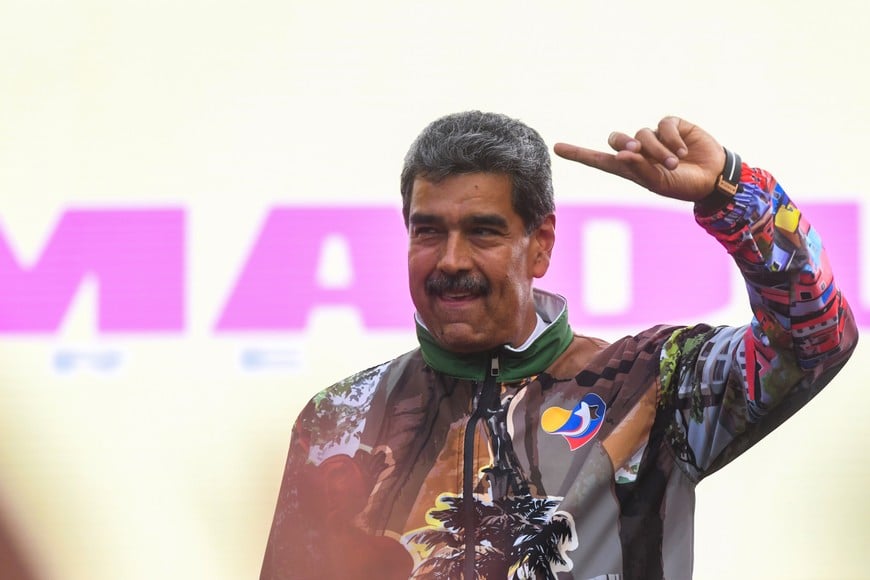 (240719) -- CARACAS, 19 julio, 2024 (Xinhua) -- Imagen del 18 de julio de 2024 del presidente venezolano, Nicolás Maduro, candidato a la reelección por el gobernante Partido Socialista Unido de Venezuela, reaccionando durante un acto de campaña electoral, en Caracas, Venezuela. Maduro encabezó el jueves una manifestación política en el sector popular de Catia, en Caracas, desde donde alertó que algunos sectores políticos estarían interesados en la suspensión de las elecciones presidenciales del 28 de julio. (Xinhua/Marcos Salgado) (ms) (rtg) (ra) (vf)