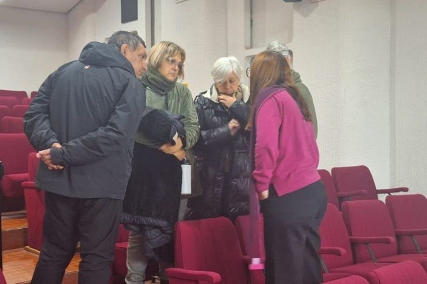 La fiscal Florencia Schiappa Pietra sostuvo una charla con familiares de las víctimas tras la audiencia.