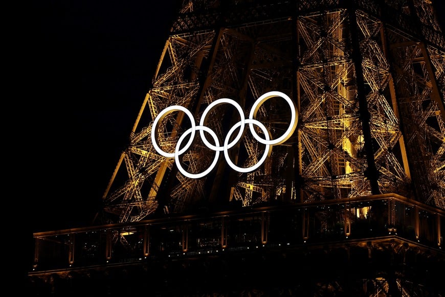 A general view of the Olympic rings on the Eiffel Tower a day before the opening ceremony of the Paris 2024 Olympics, in Paris, France June 25, 2024. REUTERS/Agustin Marcarian
