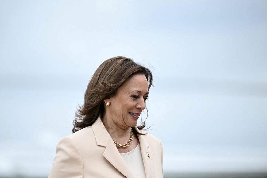 U.S. Vice President and Democratic presidential candidate Kamala Harris arrives to boards Air Force Two at Joint Base Andrews in Maryland, U.S. on July 24, 2024. Harris is travelling to Indianapolis, Indiana, to deliver the keynote speech at Zeta Phi Beta Sorority, Inc.'s Grand Boule event.     BRENDAN SMIALOWSKI/Pool via REUTERS