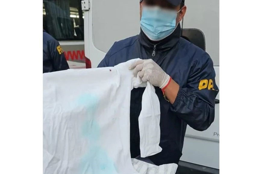 El detenido llevaba consigo 11 kilos de cocaína escondidos en prendas de vestir.