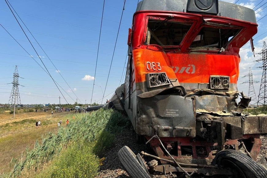 Descarrilan ocho vagones de un tren de pasajeros en la región rusa de Volgogrado.