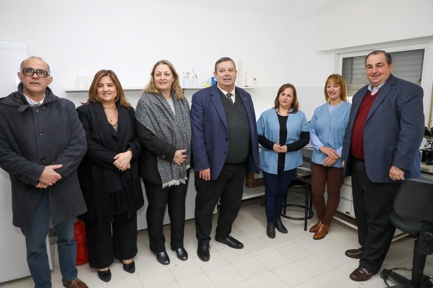 Enrique Mammarella, Silvia Ciancio y Juan Pablo Poletti, entre otras autoridades, participaron de la inauguración y recorrida por las remozadas instalaciones. Crédito: UNL