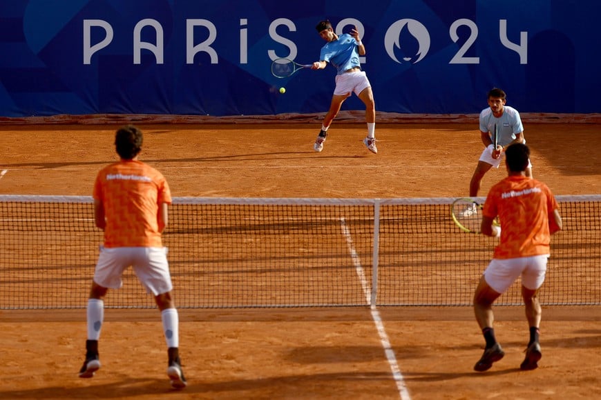 Paris 2024 Olympics - Tennis - Men's Doubles First Round - Roland-Garros Stadium, Paris, France - July 29, 2024.
Mariano Navone of Argentina and Tomas Martin Etcheverry of Argentina in action during their match against Robin Haase of Netherlands and Jean-Julien Rojer of Netherlands. REUTERS/Edgar Su