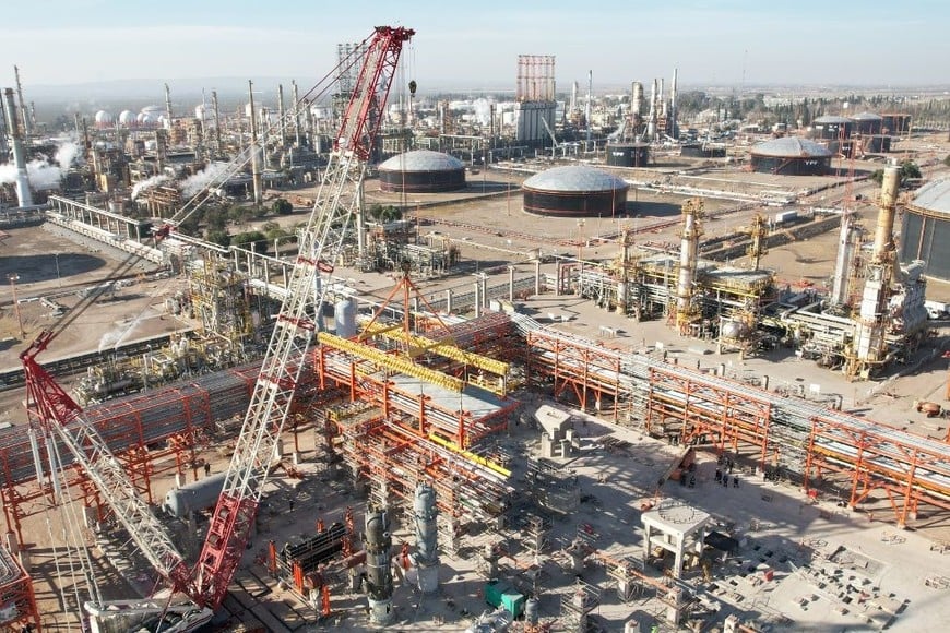 La empresa energética avanza con la modernización del Complejo Industrial en la ciudad mendocina.