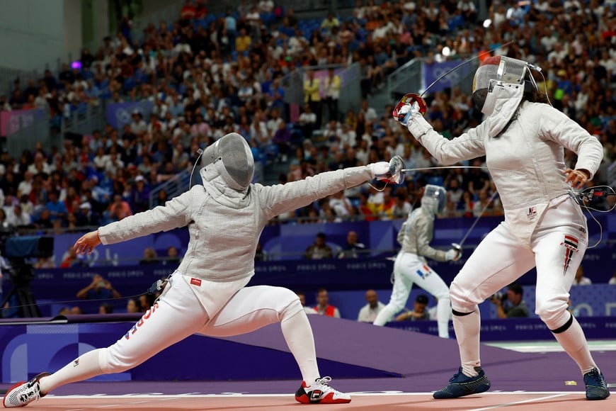 Paris 2024 Olympics - Fencing - Women's Sabre Individual Table of 16 - Grand Palais, Paris, France - July 29, 2024.
Hayoung Jeon of South Korea in action against Nada Hafez of Egypt. REUTERS/Albert Gea