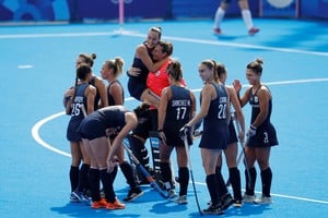 Paris 2024 Olympics - Hockey - Women's Pool B - Argentina vs Spain - Yves-du-Manoir Stadium, Colombes, France - July 31, 2024.
Maria Campoy of Argentina, Rocio Sanchez Moccia of Argentina, Sofia Cairo of Argentina celebrate with teamamtes at the end of the match. REUTERS/Adnan Abidi