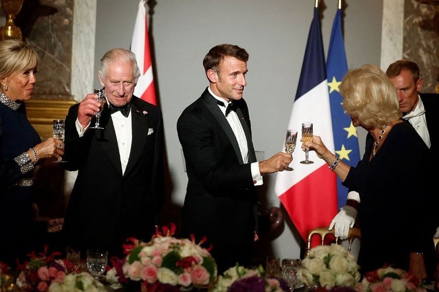 La cena costó casi €475,000 a la oficina presidencial de Francia, según cuentas publicadas el pasado lunes por el auditor público de Francia.