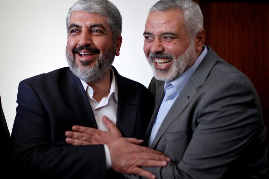 FILE PHOTO: Hamas chief Khaled Meshaal hugs senior Hamas leader Ismail Haniyeh before leaving Gaza Strip December 10, 2012. REUTERS/Ahmed Jadallah/File Photo