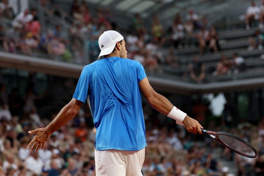 Paris 2024 Olympics - Tennis - Men's Singles Third Round - Roland-Garros Stadium, Paris, France - July 31, 2024.
Francisco Cerundolo of Argentina reacts during his match against Casper Ruud of Norway. REUTERS/Violeta Santos Moura