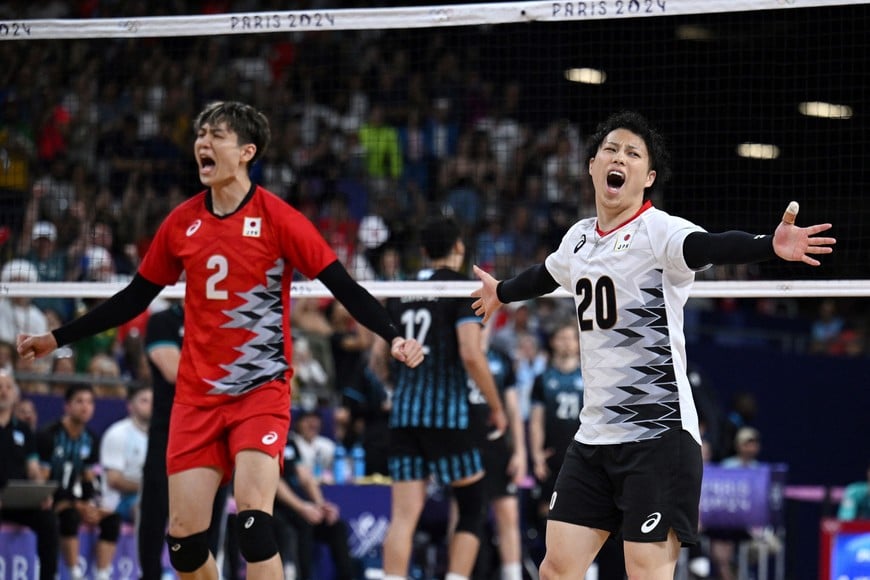 Paris 2024 Olympics - Volleyball - Men's Preliminary Round - Pool C - Japan vs Argentina - South Paris Arena 1, Paris, France - July 31, 2024.
Taishi Onodera of Japan and Tomohiro Yamamoto of Japan celebrate after winning the match against Argentina. REUTERS/Annegret Hilse