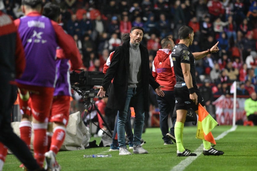 El “Tatengue” derrotó por 1 a 0 a Rosario Central en Santa Fe y se prende arriba.