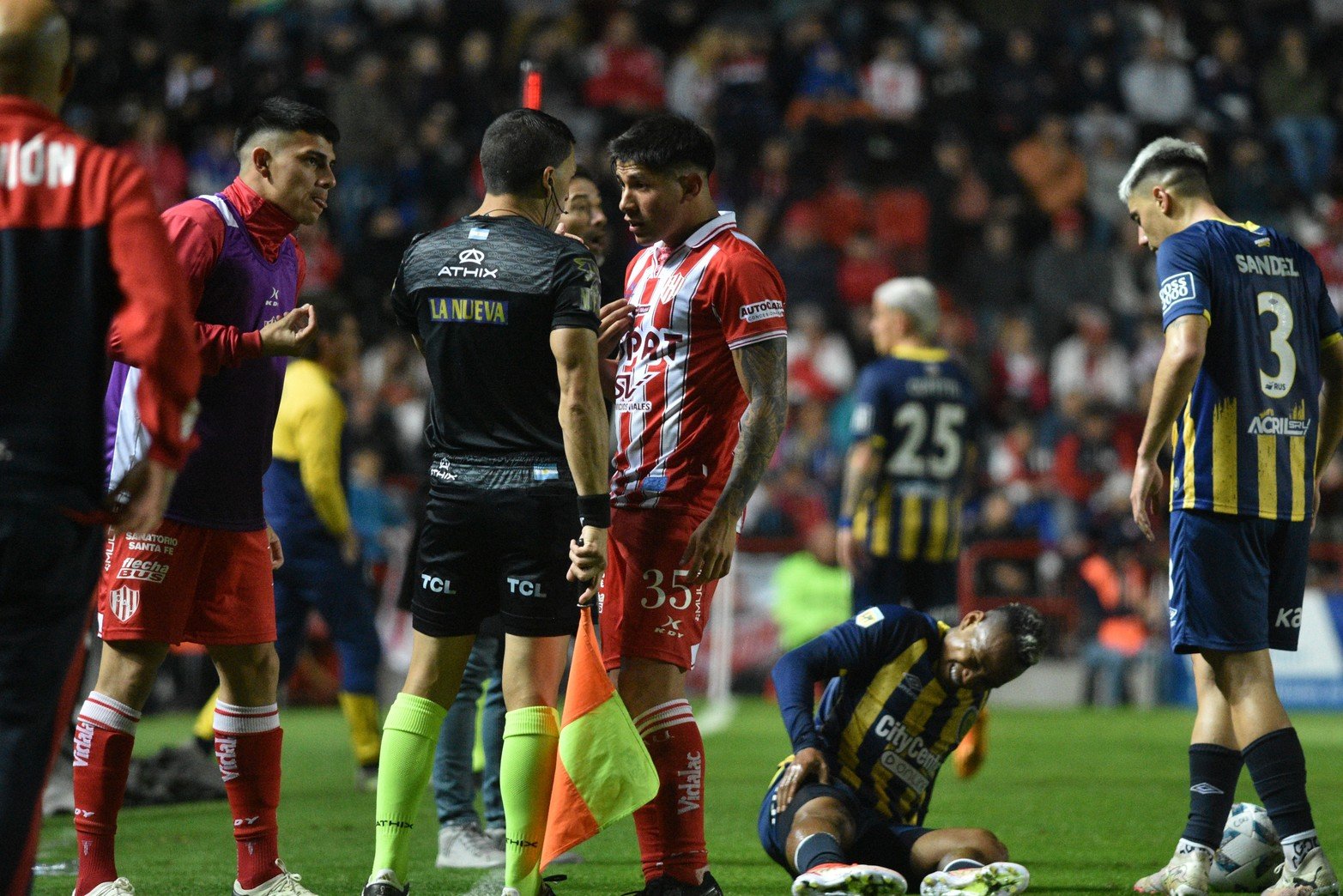 El “Tatengue” derrotó por 1 a 0 a Rosario Central en Santa Fe y se prende arriba.