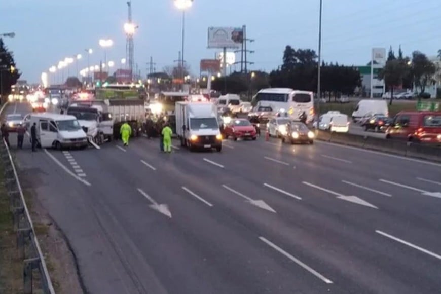 Por el hecho hay cuatro carriles obstruidos