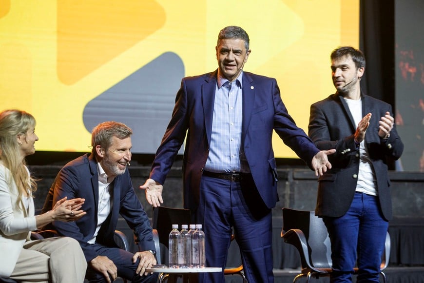 El jefe de Gobierno, Jorge Macri, y los mandatarios de Entre Ríos, Rogelio Frigerio y de Chubut, Ignacio Torres durante el acto de relanzamiento del PRO. Crédito: NA