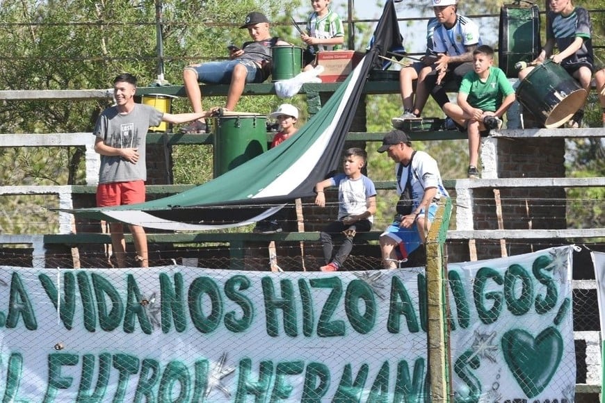 La hinchada de San Cristóbal siempre está presente con el equipo. Foto: Mauricio Garín.